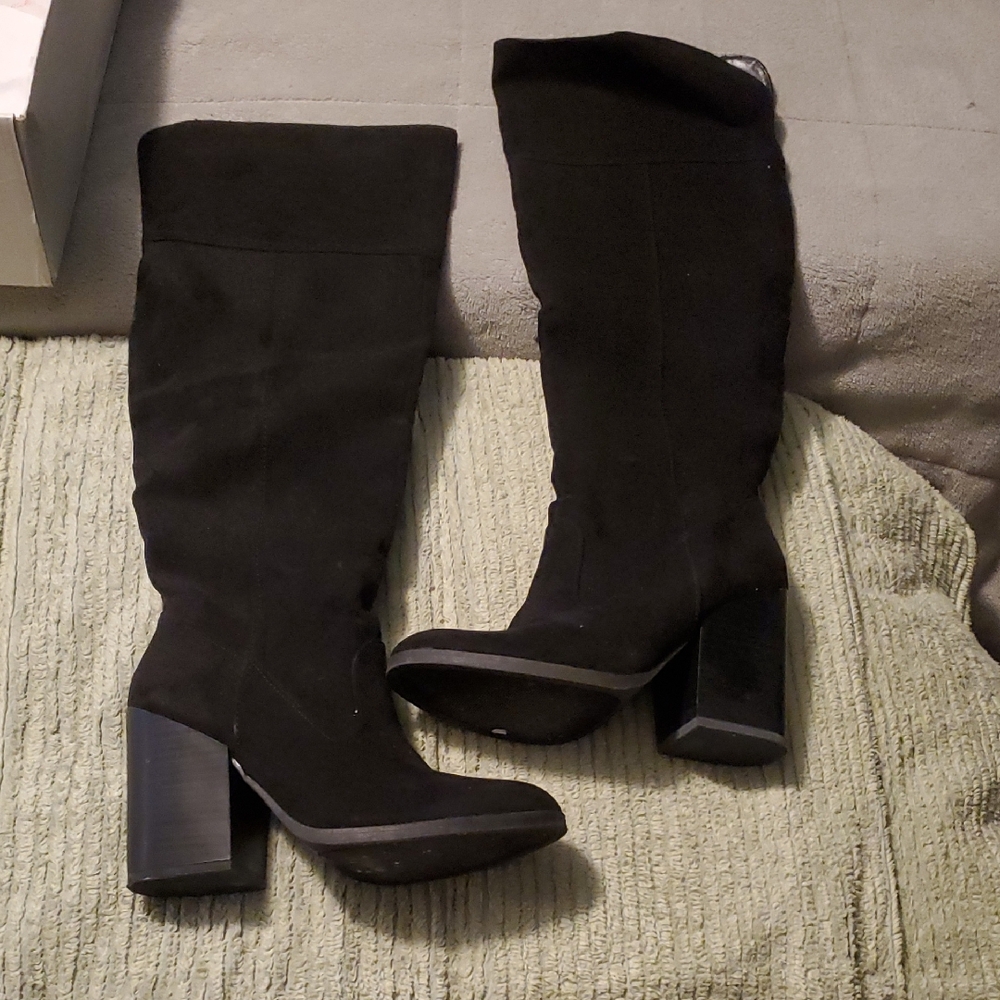 Black Knee-High Suede Women's Boots